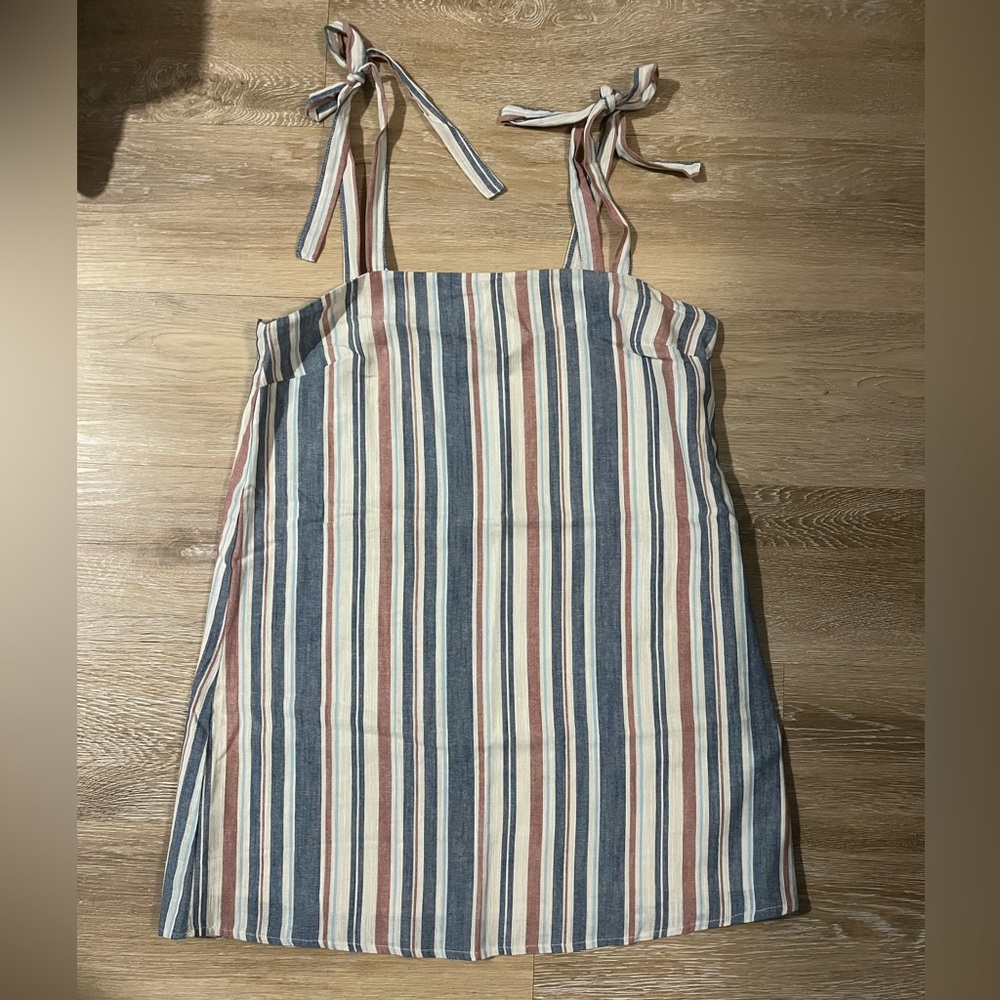 BARELY WORN, linen dress, perfect for summer!